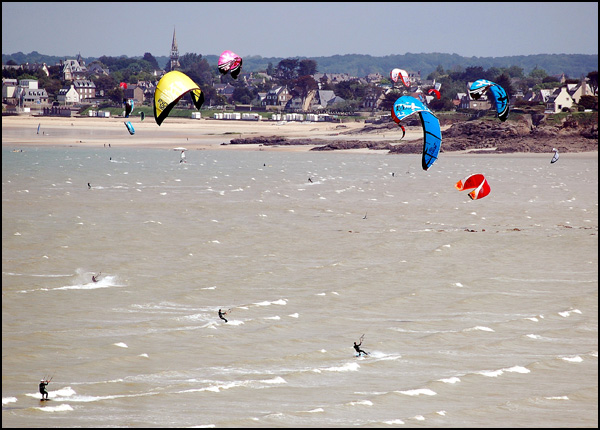 Kitesurfeurs - Claude Renouf Kitesurfeurs - Claude Renouf