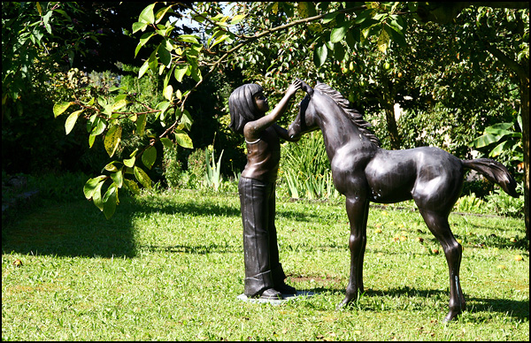 20090602022242_La_Petite_et_le_Cheval..jpg 20090602022242_La_Petite_et_le_Cheval..jpg